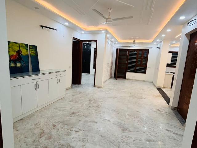 Resale | 6+ BHK + Pooja Room 160 Sq.Yd. Independent House in Sector 40