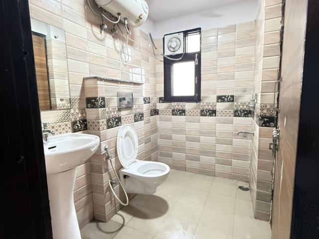 Resale | 6+ BHK + Pooja Room 161 Sq.Yd. Independent House in Sector 43