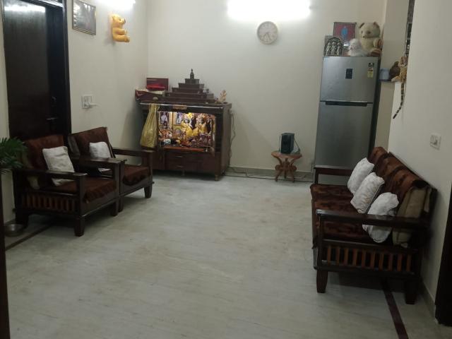 Resale | 6+ BHK + Pooja Room 162 Sq.Yd. Villa in Shramik Kunj Noida