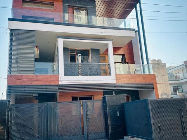 Resale | 6+ BHK + Pooja Room 250 Sq.Yd. Independent House in Sunny Enclave