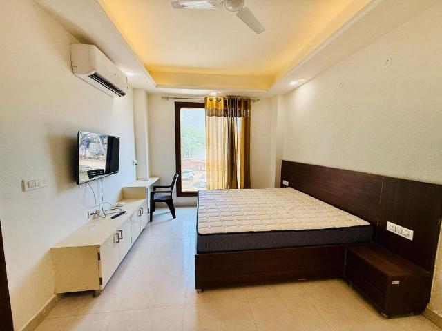 Resale | 6+ BHK + Pooja Room 2700 Sq.Ft. Apartment in DLF The Magnolias