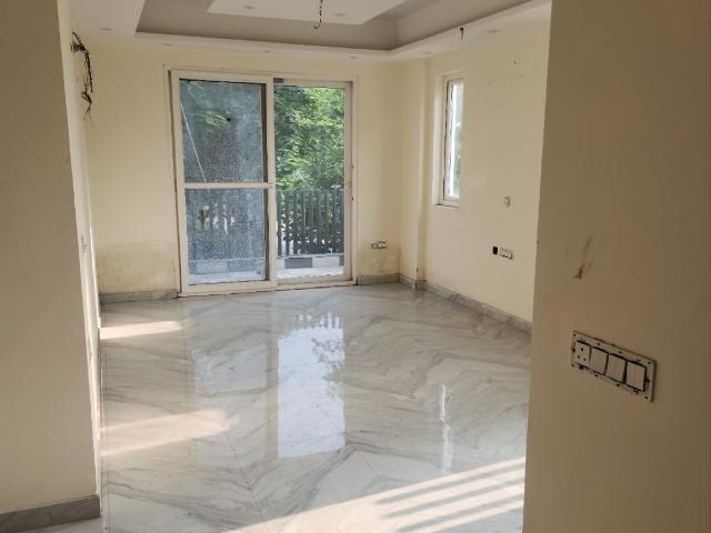 Resale | 6+ BHK + Pooja Room 270 Sq.Yd. Independent House in Sector 17