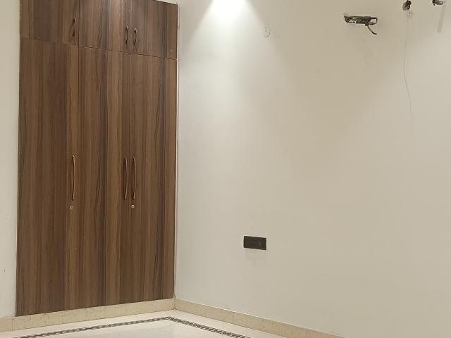 Resale | 6+ BHK + Pooja Room 350 Sq.Yd. Villa in Sector 50