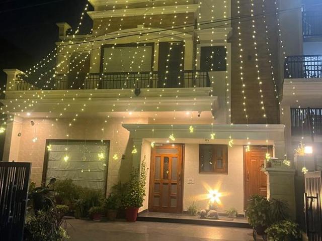 Resale | 6 BHK + Pooja Room,Servant Room 200 Sq.Yd. Independent House in Sas Nagar