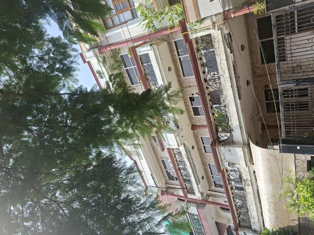 Resale | 6+ BHK + Pooja Room,Servant Room 310 Sq.Mt. Independent House in RWA Apartments Sector 40
