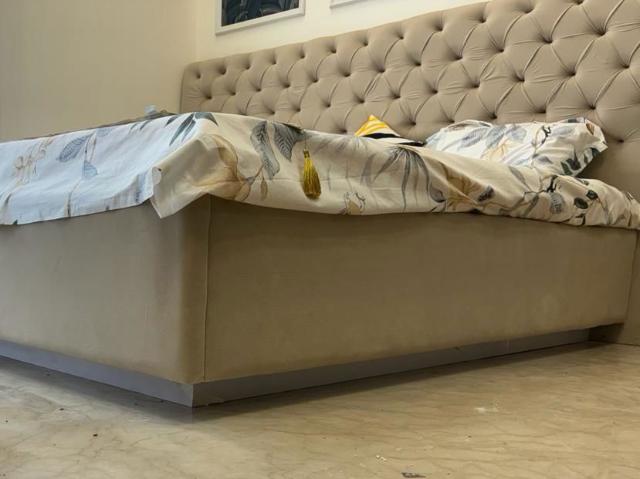 Resale | 6+ BHK + Pooja Room,Servant Room 64 Sq.Yd. Independent House in Malibu Shopping Arcade