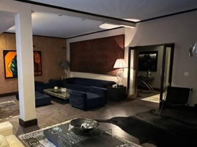 Resale | 6+ BHK + Pooja Room,Servant Room,Extra Room 500 Sq.Yd. Independent House in Panchsheel Park