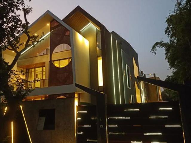 Resale | 6+ BHK + Pooja Room,Servant Room,Study Room 418 Sq.Yd. Villa in Sushant Lok I