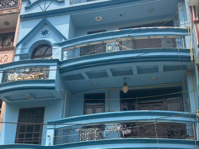 Resale | 6 BHK + Pooja Room,Servant Room,Study Room 1200 Sq.Ft. Independent House in Noida Central