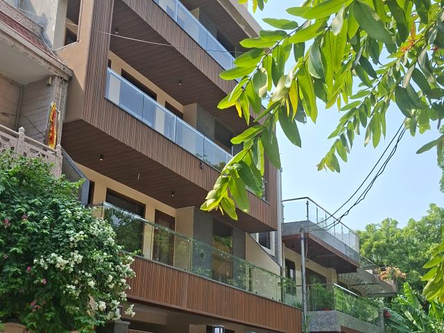 Resale | 6+ BHK + Pooja Room,Servant Room,Study Room 162 Sq.Mt. Independent House in Sector 39
