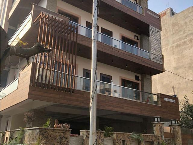 Resale | 6+ BHK + Pooja Room,Servant Room,Study Room 200 Sq.Mt. Independent House in Sector 122