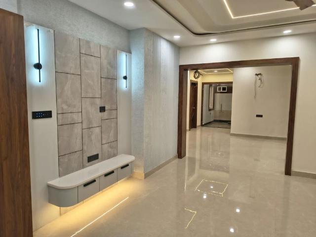 Resale | 6 BHK + Pooja Room,Servant Room,Study Room 2200 Sq.Ft. Villa in Gomti Nagar
