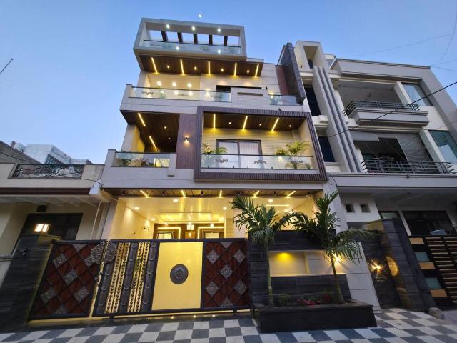 Resale | 6 BHK + Pooja Room,Servant Room,Study Room 236 Sq.Yd. Independent House in Chitrakoot