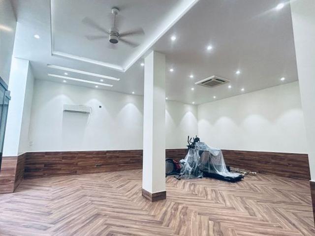 Resale | 6+ BHK + Pooja Room,Servant Room,Study Room,Extra Room,Basement,Store Room 1200 Sq.Yd. Independent House in Panchsheel Park