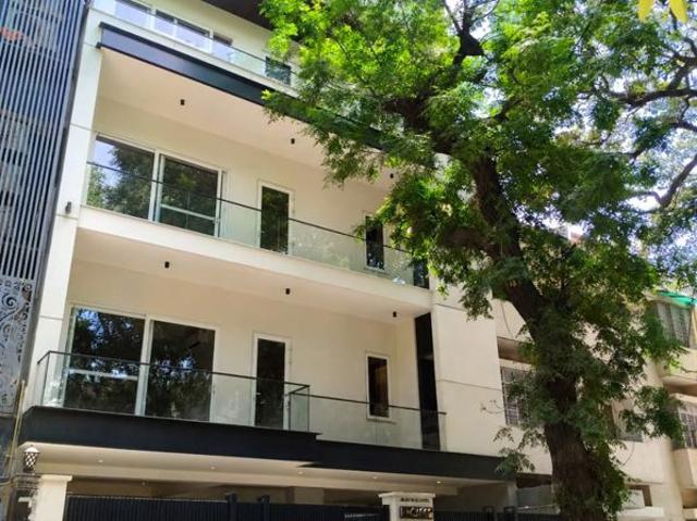 Resale | 6+ BHK + Pooja Room,Servant Room,Study Room,Extra Room,Basement,Store Room 200 Sq.Yd. Independent House in Safdarjung Enclave