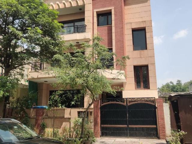 Resale | 6 BHK + Pooja Room,Servant Room,Study Room,Extra Room,Basement,Store Room 250 Sq.Ft. Independent House in Sector 92