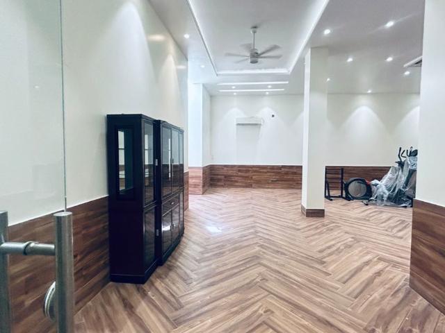 Resale | 6 BHK + Pooja Room,Servant Room,Study Room,Extra Room,Basement,Store Room 250 Sq.Yd. Villa in Anand Niketan