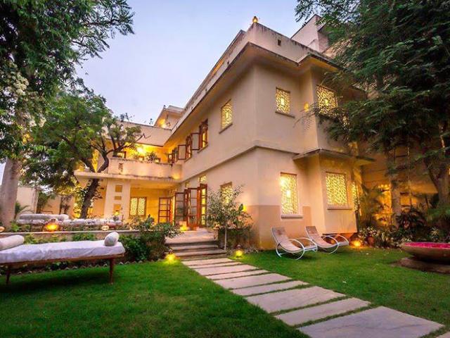 Resale | 6+ BHK + Pooja Room,Servant Room,Study Room,Extra Room,Basement,Store Room 4500 Sq.Ft. Independent House in Sector 8