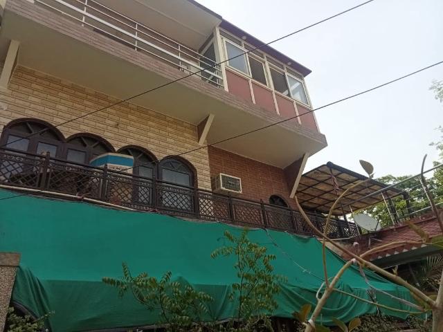 Resale | 6+ BHK + Pooja Room,Servant Room,Study Room,Extra Room,Basement,Store Room 450 Sq.Mt. Villa in Sector 99