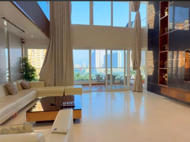 Resale | 6+ BHK + Pooja Room,Servant Room,Study Room,Extra Room,Basement,Store Room 7500 Sq.Ft. Apartment in Raunak Viraj Tower Thane