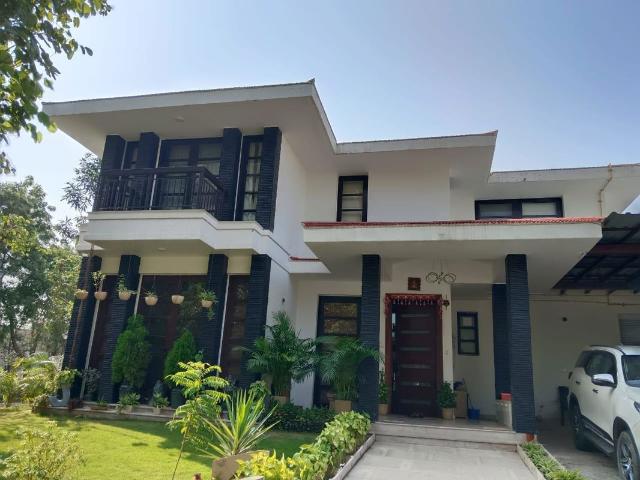 Resale | 6 BHK + Pooja Room,Servant Room,Study Room,Extra Room,Basement,Store Room 750 Sq.Yd. Villa in Vipul Tatvam Villas