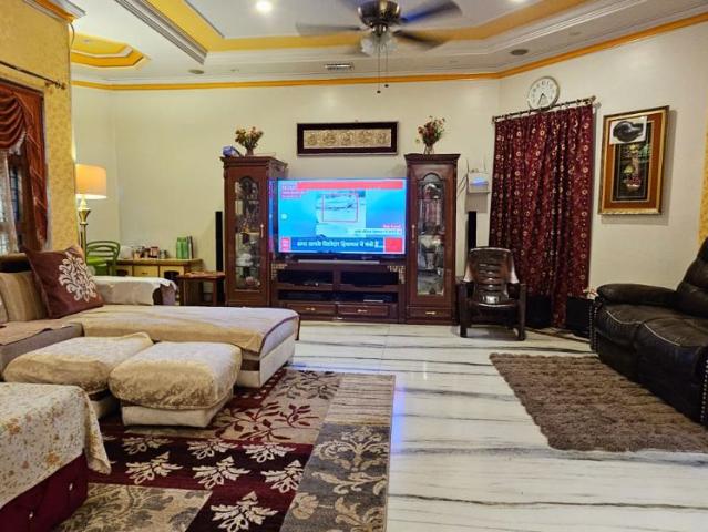 Resale | 6+ BHK + Pooja Room,Servant Room,Study Room,Extra Room,Store Room 11000 Sq.Ft. Villa in Gomti Nagar