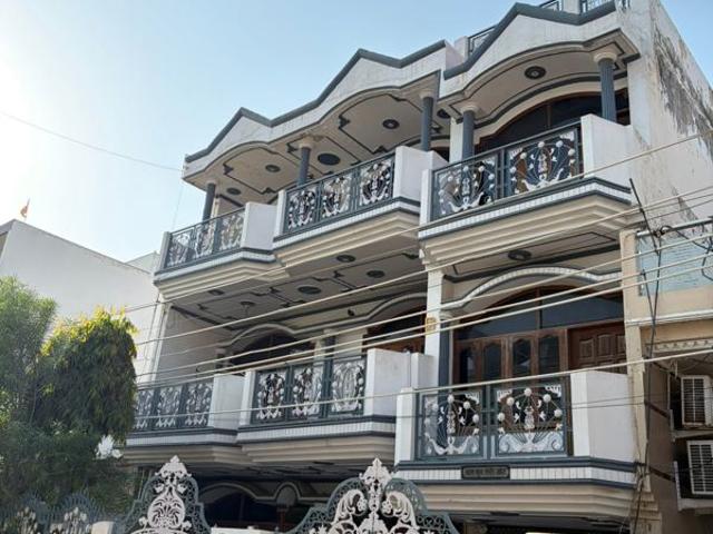 Resale | 6+ BHK + Pooja Room,Servant Room,Study Room,Extra Room,Store Room 2250 Sq.Ft. Independent House in Sector 22