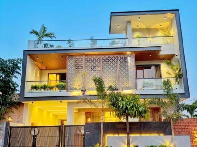 Resale | 6 BHK + Pooja Room,Servant Room,Study Room,Extra Room,Store Room 233 Sq.Yd. Independent House in Mansarovar Extension
