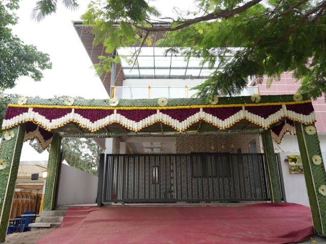 Resale | 6+ BHK + Pooja Room,Servant Room,Study Room,Extra Room,Store Room 7000 Sq.Ft. Villa in Asha Township