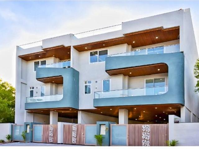 Resale | 6+ BHK + Pooja Room,Servant Room,Study Room,Extra Room 175 Sq.Yd. Independent House in Mansarovar Extension