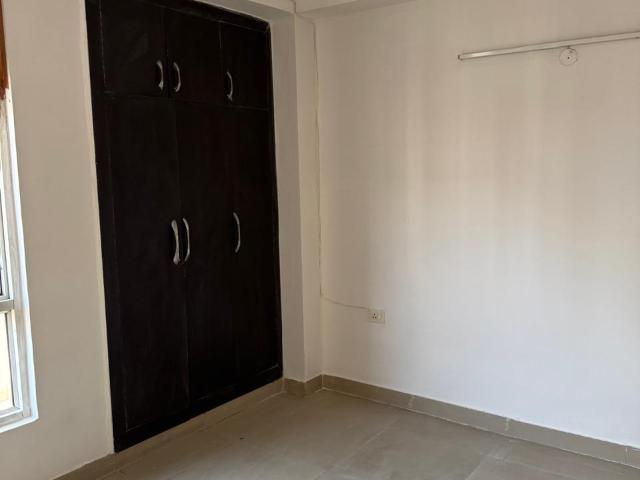 Resale | 6+ BHK + Pooja Room,Servant Room,Study Room,Extra Room 1800 Sq.Ft. Villa in RWA Apartments Sector 41