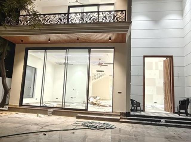 Resale | 6+ BHK + Pooja Room,Servant Room,Study Room,Extra Room 1125 Sq.Yd. Villa in Vasant Kunj