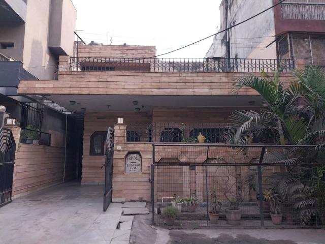 Resale | 6+ BHK + Pooja Room,Servant Room,Study Room,Extra Room 130 Sq.Mt. Villa in Sector 41