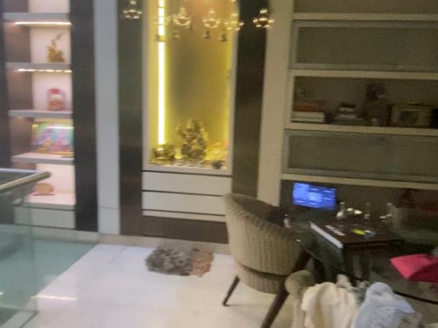Resale | 6+ BHK + Pooja Room,Servant Room,Study Room,Extra Room 200 Sq.Yd. Independent House in East Patel Nagar