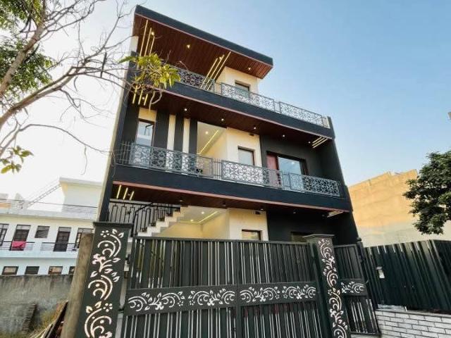 Resale | 6 BHK + Pooja Room,Servant Room,Study Room,Extra Room 200 Sq.Yd. Independent House in Rejoice Land Group