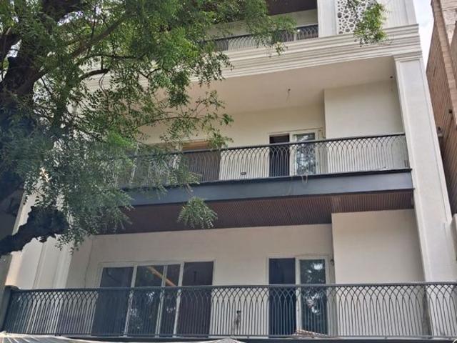 Resale | 6 BHK + Pooja Room,Servant Room,Study Room,Extra Room 200 Sq.Yd. Penthouse in Kriti CGHS