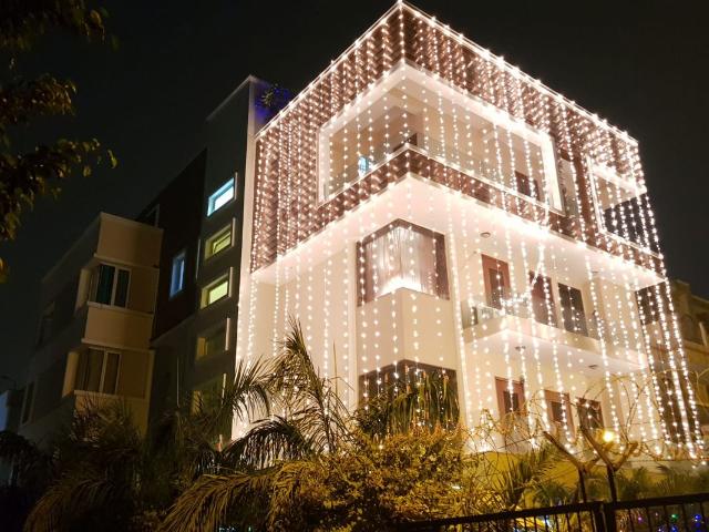 Resale | 6+ BHK + Pooja Room,Servant Room,Study Room,Extra Room 200 Sq.Mt. Villa in Sector 46