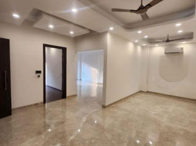 Resale | 6+ BHK + Pooja Room,Servant Room,Study Room,Extra Room 300 Sq.Yd. Villa in Greater Kailash II