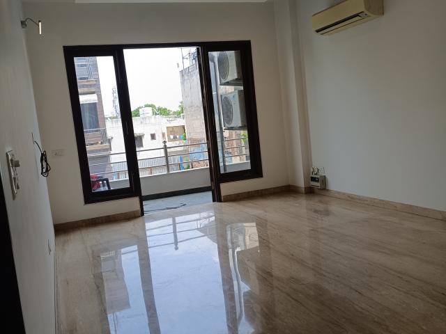 Resale | 6+ BHK + Pooja Room,Servant Room,Study Room,Extra Room 305 Sq.Yd. Independent House in New Friends Colony