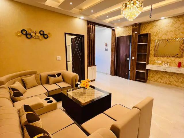 Resale | 6+ BHK + Pooja Room,Servant Room,Study Room,Extra Room 4500 Sq.Ft. Independent House in Sector 8