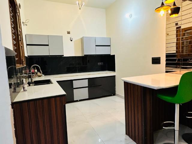 Resale | 6+ BHK + Pooja Room,Servant Room,Study Room,Extra Room 4500 Sq.Ft. Independent House in Sector 8