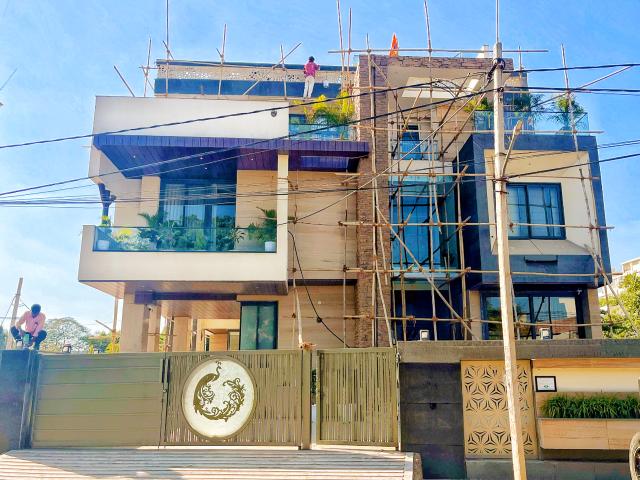 Resale | 6+ BHK + Pooja Room,Servant Room,Study Room,Extra Room 450 Sq.Yd. Independent House in Mansarovar Extension