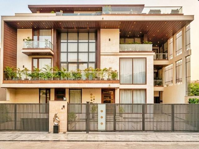 Resale | 6 BHK + Pooja Room,Servant Room,Study Room,Extra Room 466 Sq.Yd. Independent House in Nirman Nagar