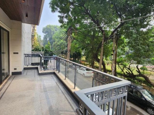 Resale | 6 BHK + Pooja Room,Servant Room,Study Room,Extra Room 400 Sq.Yd. Independent House in Anand Lok