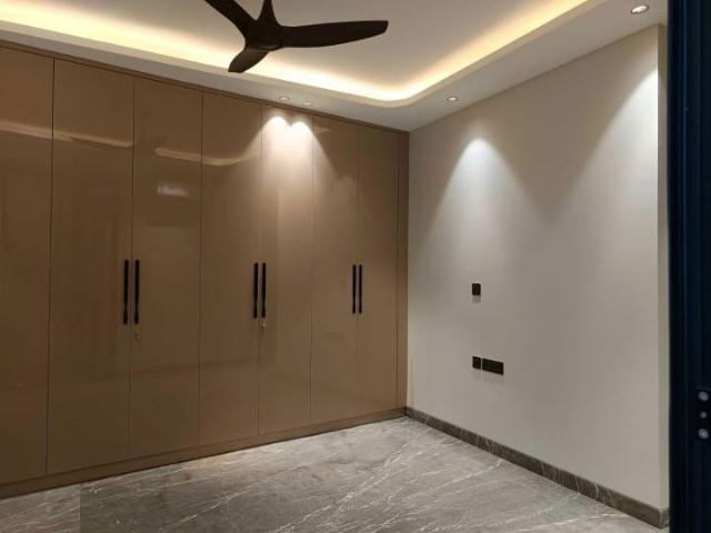 Resale | 6 BHK + Pooja Room,Servant Room,Study Room,Extra Room 400 Sq.Yd. Independent House in Nizamuddin East
