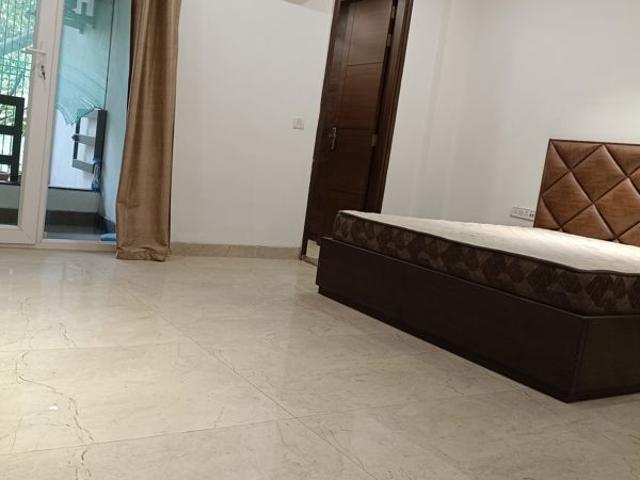 Resale | 6+ BHK + Pooja Room,Servant Room,Study Room,Extra Room 555 Sq.Yd. Independent House in New Friends Colony