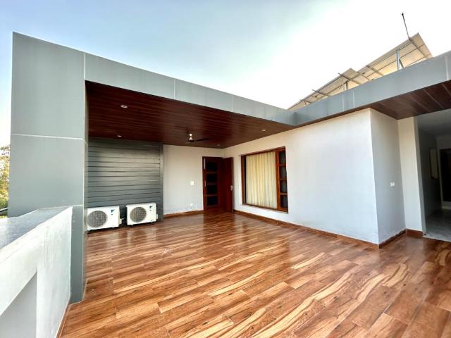 Resale | 6+ BHK + Pooja Room,Servant Room,Study Room,Extra Room 5000 Sq.Ft. Independent House in Aerocity