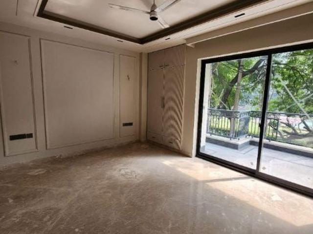 Resale | 6 BHK + Pooja Room,Servant Room,Study Room,Extra Room 500 Sq.Yd. Villa in Green Park