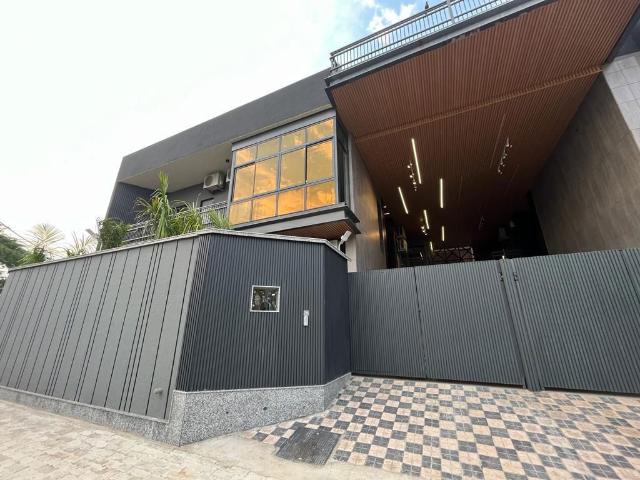 Resale | 6 BHK + Pooja Room,Servant Room,Study Room,Extra Room 500 Sq.Yd. Villa in Panchsheel Park