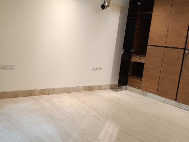 Resale | 6 BHK + Pooja Room,Servant Room,Study Room,Extra Room 500 Sq.Yd. Independent House in Maharani Bagh